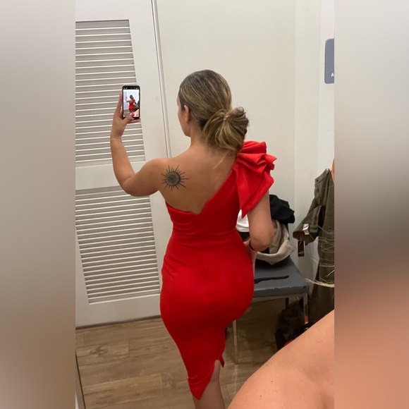 Beautiful and Sexy Red dress✨ - Picture 2 of 5